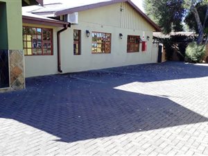 Commercial space in Universitas