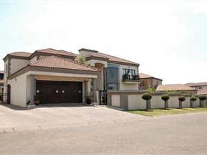 4 Bed House in Pinehaven