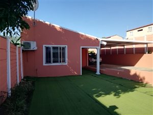3 Bed House in Caneside