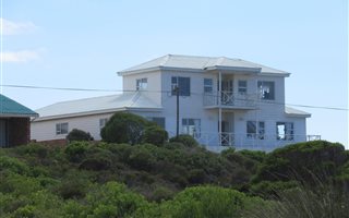 4 Bedroom House in Suiderstrand