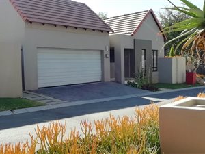 2 Bed Cluster in Fourways Gardens