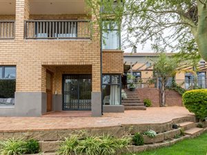 5 Bed House in Aurora