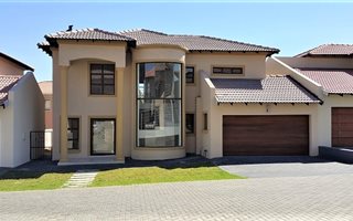 4 Bedroom House in Crescent Wood Country Estate