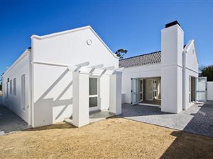 3 Bed House in Somerset West Central
