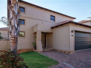 3 Bed Townhouse in Ruimsig