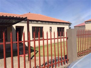 3 Bed House in Jackaroo Park