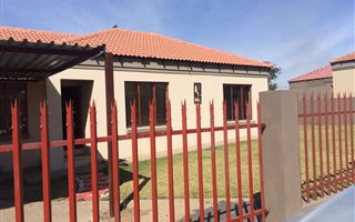 3 Bedroom House in Jackaroo Park