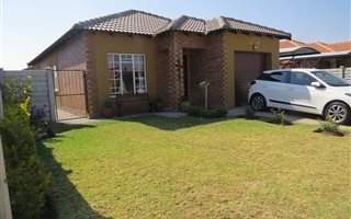 3 Bedroom Townhouse in Waterkloof