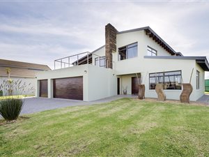 4 Bed House in Oubaai and surrounds