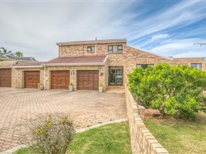 6 Bed House in Lovemore Heights