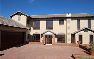 3 Bedroom House in Rietvlei Ridge Country Estate