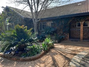 5 Bed House in Elarduspark