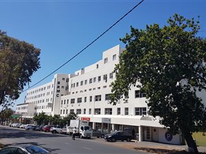 2 Bed Apartment in Wynberg