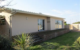 4 Bedroom House in Hartenbos