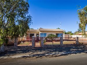 3 Bed House in Oudtshoorn Central