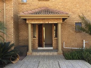 4 Bed House in Moreleta Park