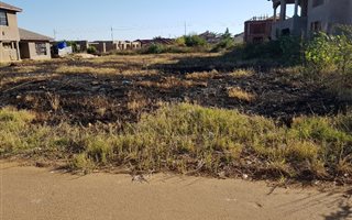 858 m² Land available in Elti Villas