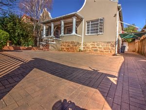3 Bed House in Kensington