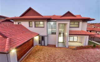 5 Bedroom House in Izinga Ridge