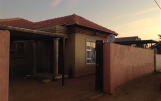 3 Bedroom House in Roodekop