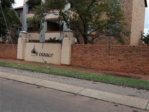 2 Bedroom Townhouse in Die Hoewes