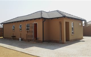 3 Bedroom House in Azaadville Gardens