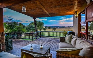4 Bedroom House in Kromdraai AH
