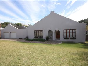4 Bed House in Bonza Bay