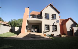 3 Bedroom Townhouse in Midstream Estate