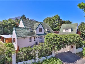 4 Bed House in Helderrand
