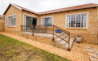 3 Bedroom Townhouse in Honeydew Manor