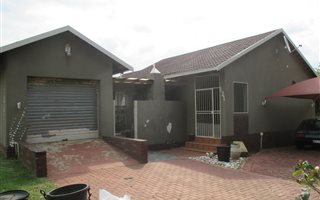 3 Bedroom House in Rensburg