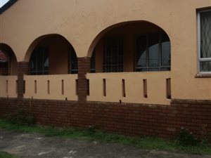 4 Bed House in Montclair