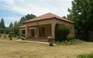2 Bedroom Garden Cottage in President Park