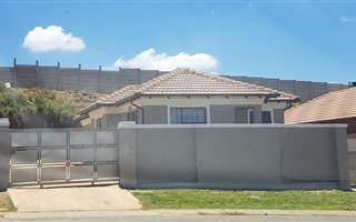 3 Bedroom House in Olievenhoutbosch
