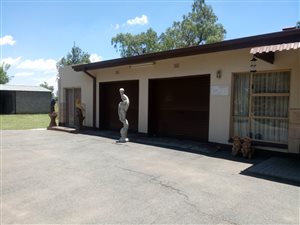 4 Bed House in Buyscelia