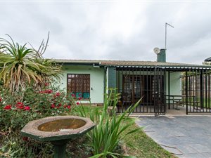 5 Bed House in Manors