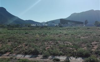 1570 m² Land available in Graaff Reinet