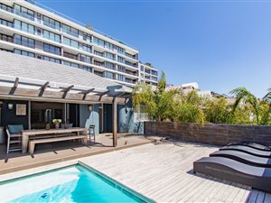 5 Bed House in Bantry Bay