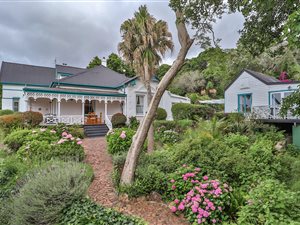 12 Bed House in Paradise