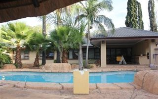 4 Bedroom House in Lynnwood Glen