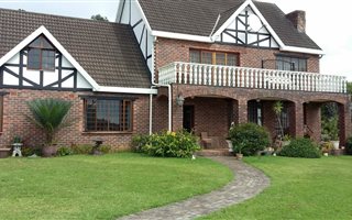 9 Bedroom House in Bothas Hill