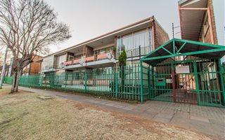 2 Bedroom Apartment in Westdene