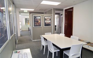 300 m² Office Space in Broadacres