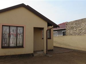 3 Bed House in Lakeside