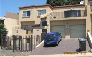 4 Bedroom Duplex in Kloofendal
