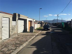 2 Bed House in Pelikan Park