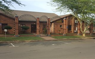 166 m² Office Space in Alton