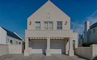 4 Bedroom House in Vlottenburg