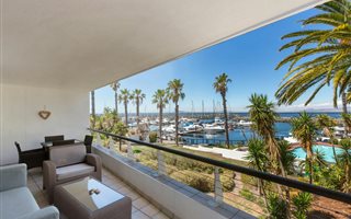 3 Bedroom Apartment in Mouille Point